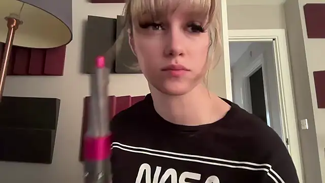 LustfulLuna  online show from November 13, 2025, 12:53 pm