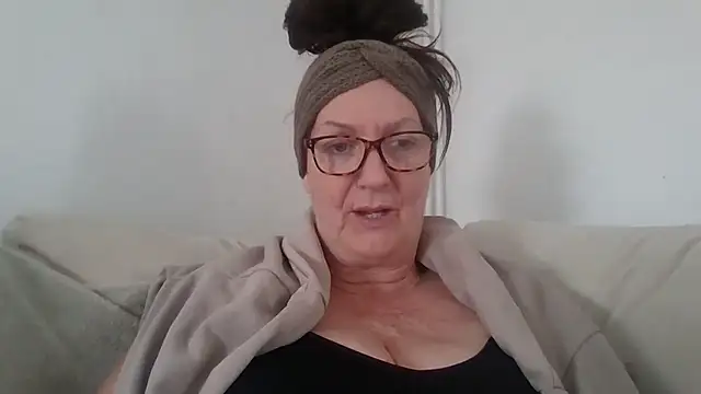 Snapshot of Tillieuk chatting on June 4, 2026, 1:27 pm Tillieuk online show from June 4, 2026, 1:27 pm