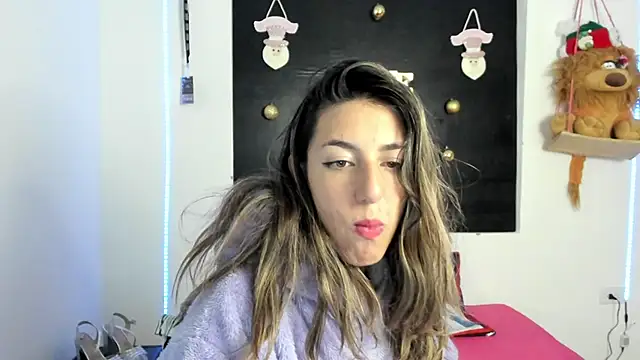 queen-natty online show from December 12, 2024, 3:43 am