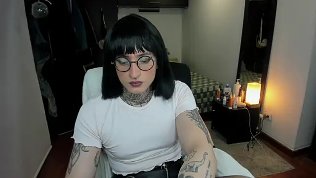 ShiiraVelkor online show from September 13, 2025, 9:53 am