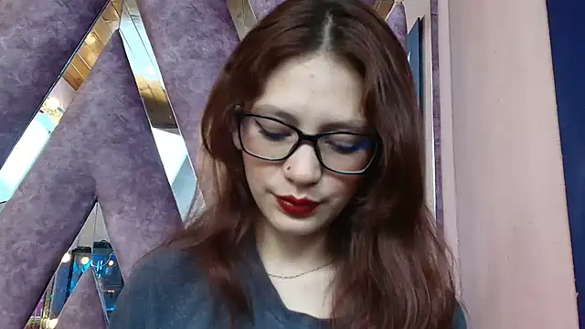 LARICSABLUE online show from May 8, 2026, 2:15 am