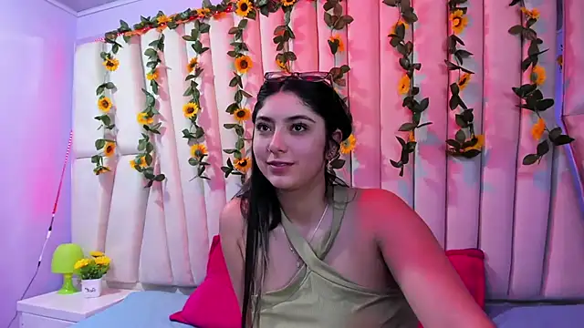 Lucy Anall  online show from February 23, 2025, 1:02 am