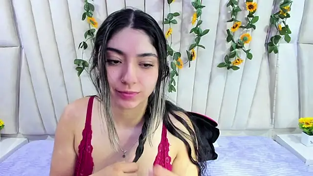 Lucy Anall  online show from September 17, 2025, 7:49 pm