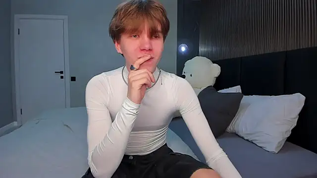 Snapshot of braxiboy chatting on February 19, 2025, 10:09 pm braxiboy online show from February 19, 2025, 10:09 pm