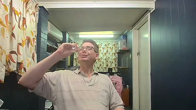 Snapshot of tilobinder chatting on November 16, 2025, 2:11 pm tilobinder online show from November 16, 2025, 2:11 pm