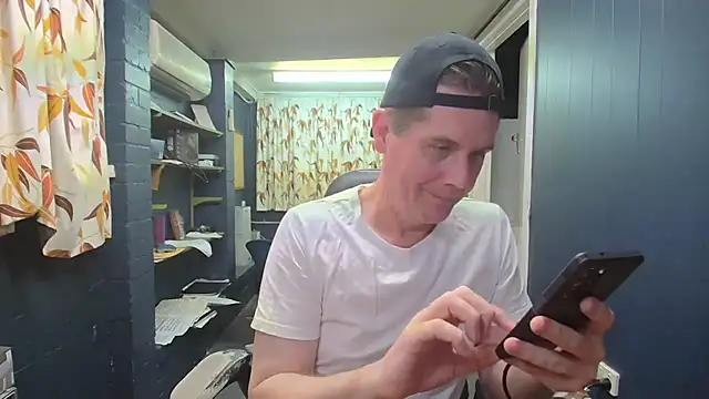 Snapshot of tilobinder chatting on December 19, 2025, 10:06 am tilobinder online show from December 19, 2025, 10:06 am