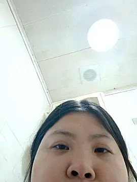 hello098712 online show from November 14, 2025, 9:13 am