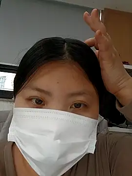 hello098712 online show from November 24, 2025, 3:17 am