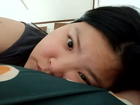 hello098712 online show from October 8, 2025, 1:01 pm