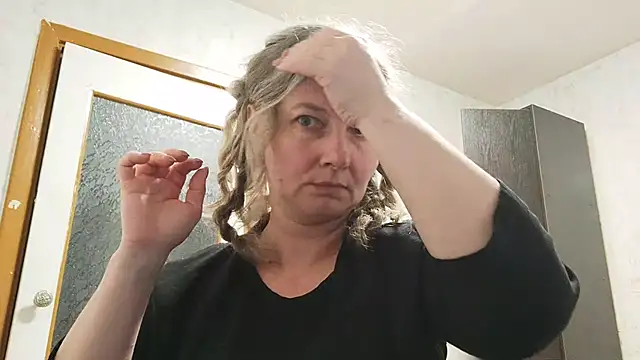 EdithManning online show from May 13, 2026, 6:04 pm