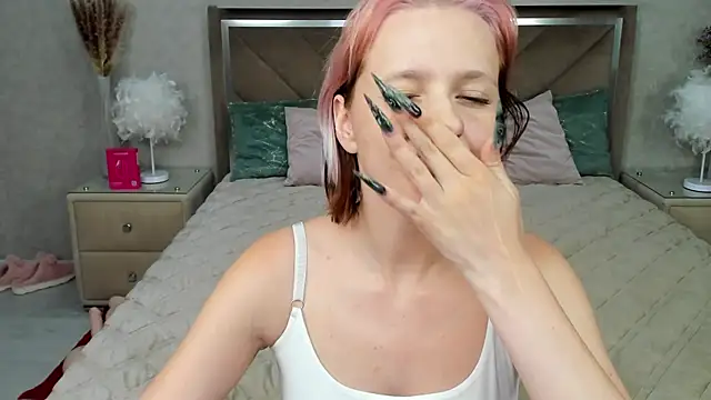 MiaKarlos online show from July 12, 2026, 1:17 am