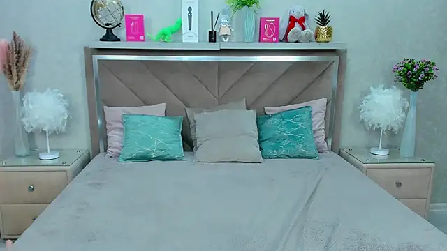 MiaKarlos online show from July 23, 2026, 1:19 am
