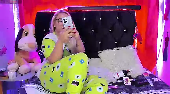 katieeandsharonn online show from February 7, 2025, 7:29 am