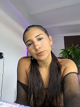 Snapshot of DRACARYSS_ chatting on June 24, 2026, 7:01 pm DRACARYSS online show from June 24, 2026, 7:01 pm