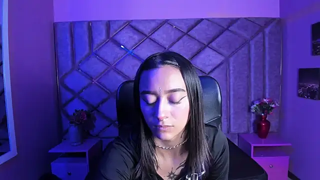 Miaa Thopmson online show from September 9, 2025, 10:52 pm