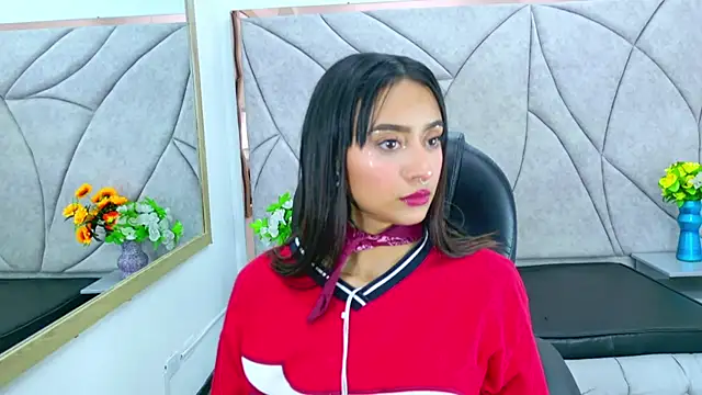 Miaa Thopmson online show from October 15, 2025, 3:42 pm