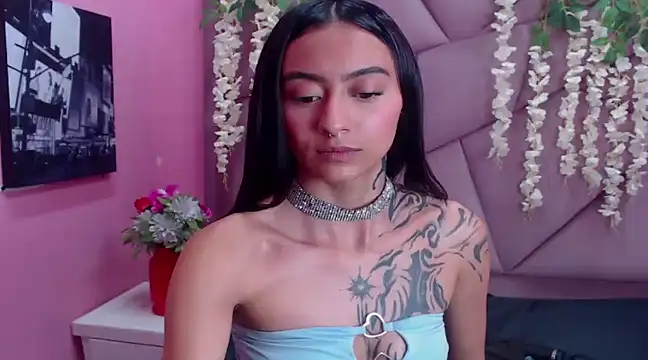 Miaa Thopmson online show from March 19, 2025, 8:43 pm