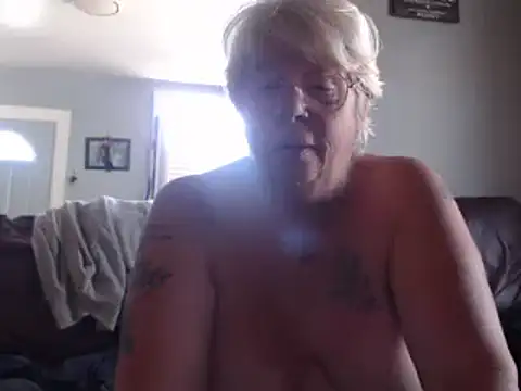 canadiancougar1965 online show from September 21, 2025, 2:11 pm