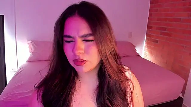 charlotte blass online show from September 23, 2025, 2:40 am