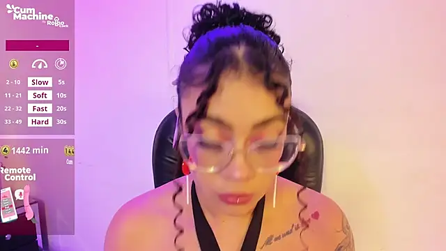 antonelllepiercee online show from September 14, 2025, 11:32 am