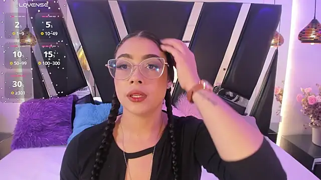 antonelllepiercee online show from October 2, 2025, 11:35 am