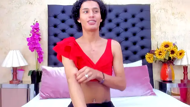 NahomiWhitel online show from October 18, 2025, 1:24 pm