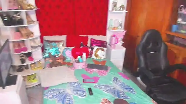 Snapshot of larafoxter chatting on March 13, 2025, 8:11 pm larafoxter online show from March 13, 2025, 8:11 pm