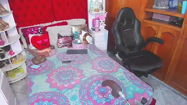 Snapshot of larafoxter chatting on March 13, 2025, 2:05 am larafoxter online show from March 13, 2025, 2:05 am