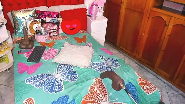 Snapshot of larafoxter chatting on March 8, 2025, 10:45 pm larafoxter online show from March 8, 2025, 10:45 pm