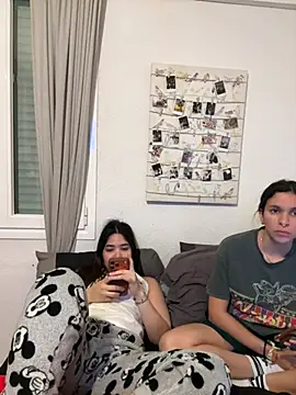 daniniescobarr online show from April 4, 2026, 11:06 am