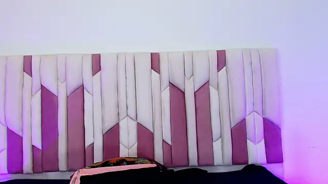 mia stanfort online show from October 19, 2025, 7:16 pm