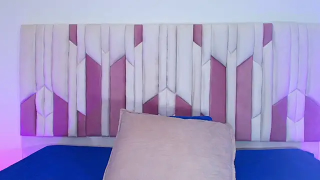 mia stanfort online show from October 23, 2025, 7:12 pm