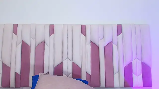 mia stanfort online show from October 24, 2025, 7:13 pm