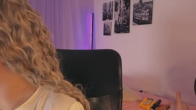 emilyrouxe online show from October 2, 2025, 3:04 pm