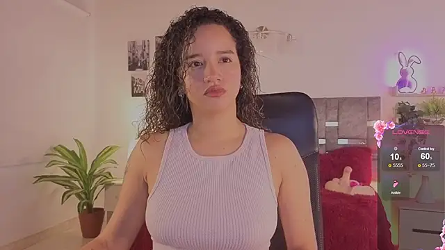 emilyrouxe online show from June 14, 2026, 2:29 pm