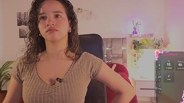 emilyrouxe online show from June 15, 2026, 2:28 pm