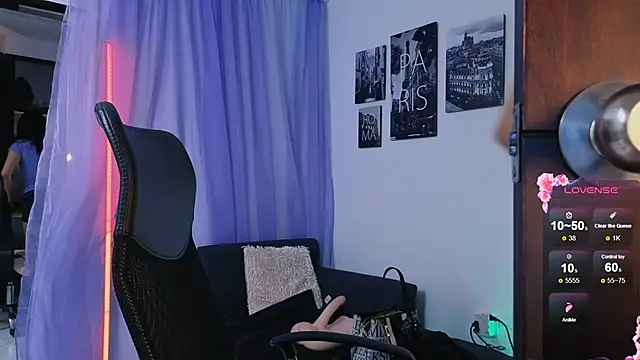 emilyrouxe online show from September 25, 2025, 3:18 pm