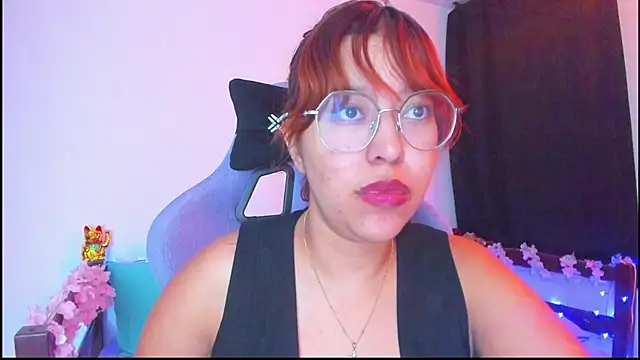  Moon Johnson online show from November 4, 2025, 1:20 am