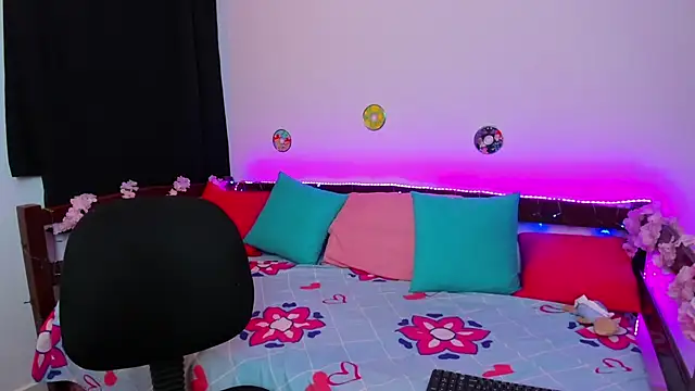  Moon Johnson online show from September 18, 2025, 2:58 am