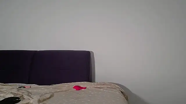 Julianna68 online show from September 17, 2025, 5:37 pm