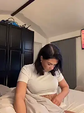 Snapshot of eemsii chatting on January 9, 2025, 5:22 pm eemsii online show from January 9, 2025, 5:22 pm