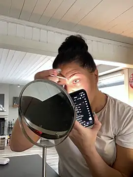 Snapshot of eemsii chatting on February 12, 2025, 9:31 am eemsii online show from February 12, 2025, 9:31 am