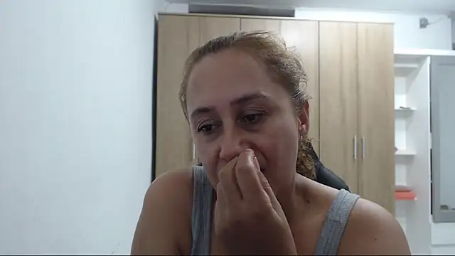 RoxanaLove9 online show from June 7, 2026, 10:48 pm