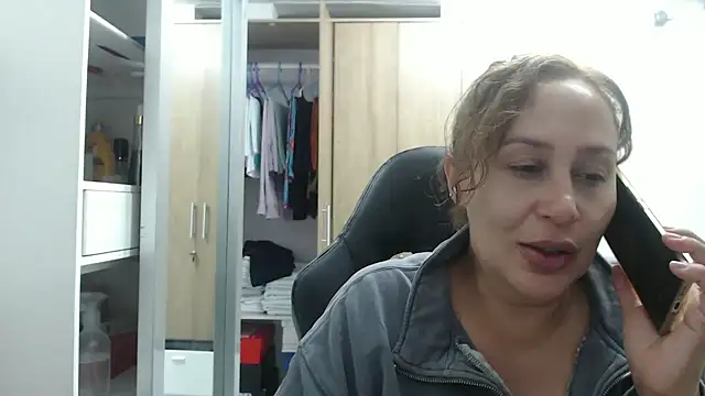 RoxanaLove9 online show from March 8, 2025, 2:45 am