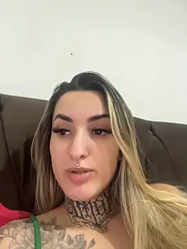 hotskinny1 online show from April 28, 2026, 4:22 pm