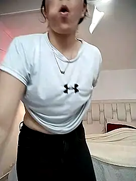 Lucianaferro  online show from November 2, 2025, 8:19 am