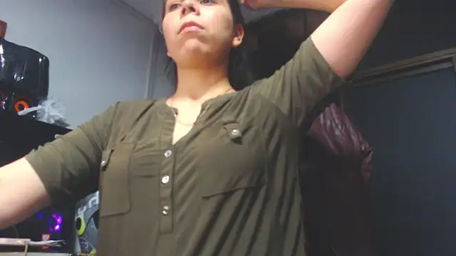 Lucianaferro  online show from November 1, 2025, 9:47 am