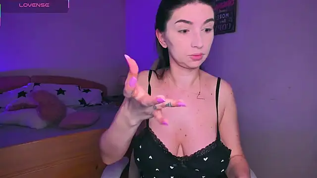 AdellaLoveX online show from June 24, 2026, 6:12 am