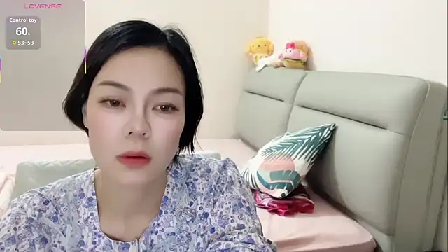 Snapshot of Linda-LL chatting on May 10, 2026, 1:46 pm Linda-LL online show from May 10, 2026, 1:46 pm