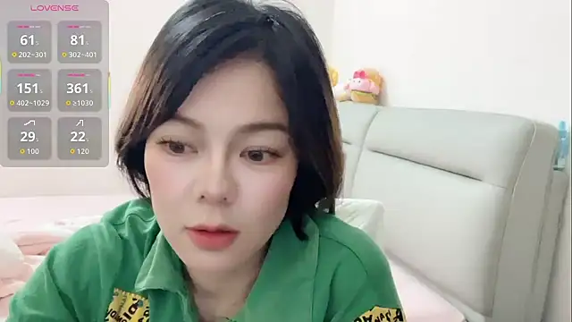Snapshot of Linda-LL chatting on May 9, 2026, 3:04 pm Linda-LL online show from May 9, 2026, 3:04 pm